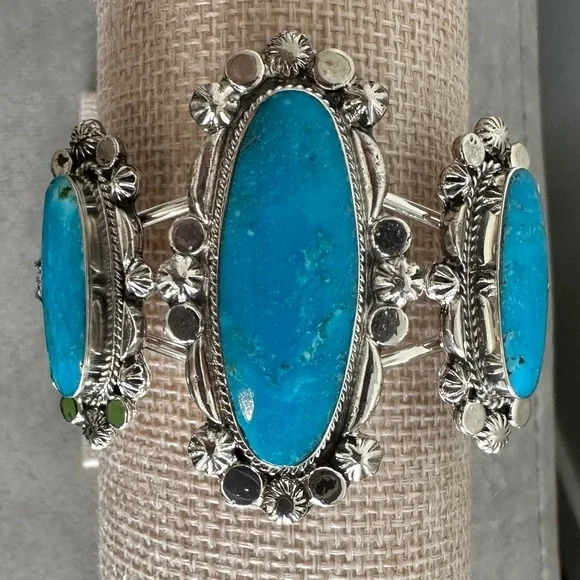 Cuff bracelet by Raymond Yazzie RARE FIND!!! - Picture 2 of 11